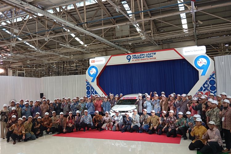 ekspor mobil, Tantangan Ekonomi, Produksi Daihatsu, Penurunan pasar otomotif, penjualan Daihatsu 2025, Produksi Daihatsu Turun Tajam, Apa Penyebabnya?