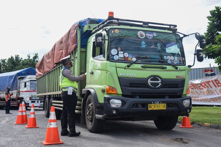 truk barang, ODOL, Kecelakaan truk, over dimension over load, truk odol, ODOL Masih Merajalela: Dosa Siapa? Sopir, Pemilik, atau Pembiaran Sistemik?