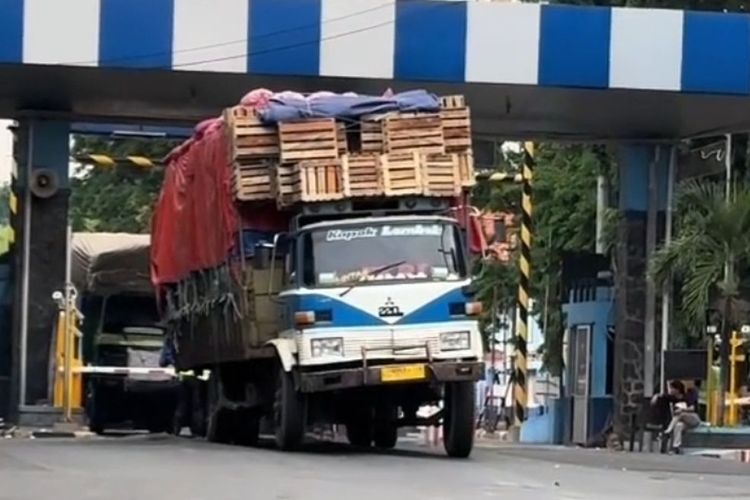 Infrastruktur Jalan, jembatan timbang, truk ODOL, Felix Iryantomo, Mengatasi Truk ODOL: Urgensi Pembubaran Jembatan Timbang di Indonesia