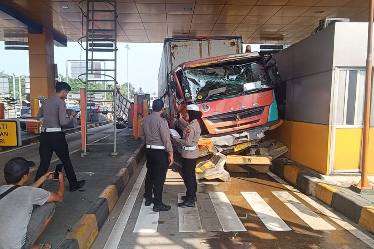 rem blong, sopir truk, ODOL, Truk ODOL, muatan berlebih, dosa sopir truk, Dosa Sopir Truk: dari Rem Blong sampai Muatan Berlebih