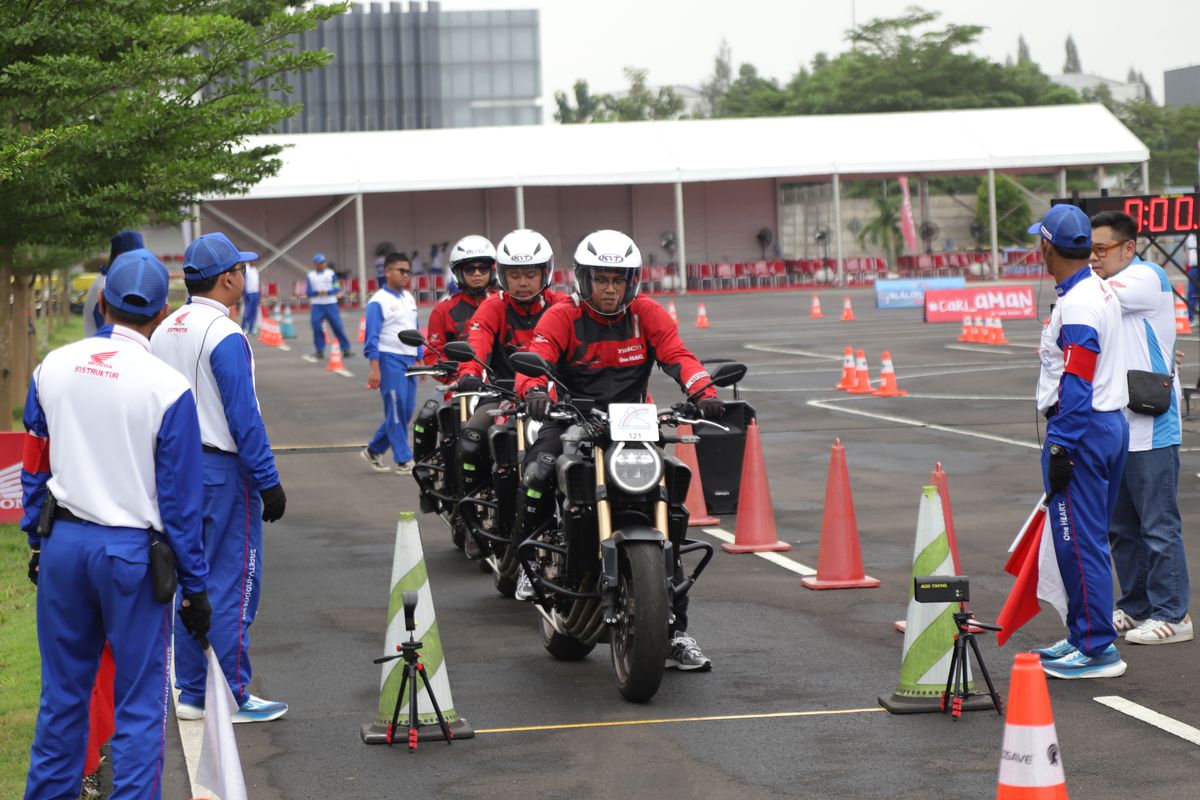 keselamatan di jalan, jarak aman berkendara, Instruktur safety riding, Astra Motor Sulawesi Selatan, Motor Butuh 11 Meter untuk Berhenti dari Kecepatan 40 Kpj