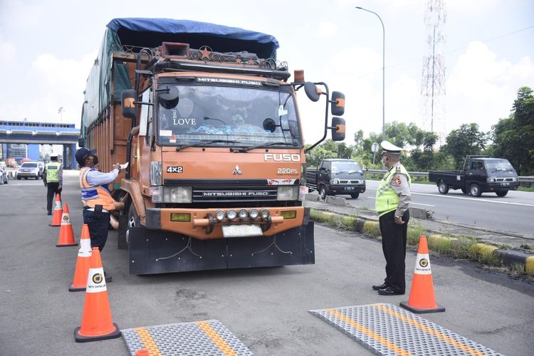 maulid nabi, Lalu lintas, kendaraan, pembatasan truk, truk, ODOL, Jalan Tol, libur panjang, Operasional, Jadwal Pembatasan Truk Saat Libur Panjang Maulid Nabi 2025