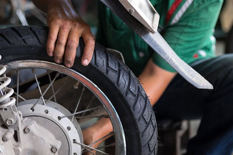 sokbreker motor, Sokbreker motor rusak, Kebiasaan bikin sokbreker motor rusak, Kebiasaan Sepele yang Bisa Merusak Sokbreker Motor