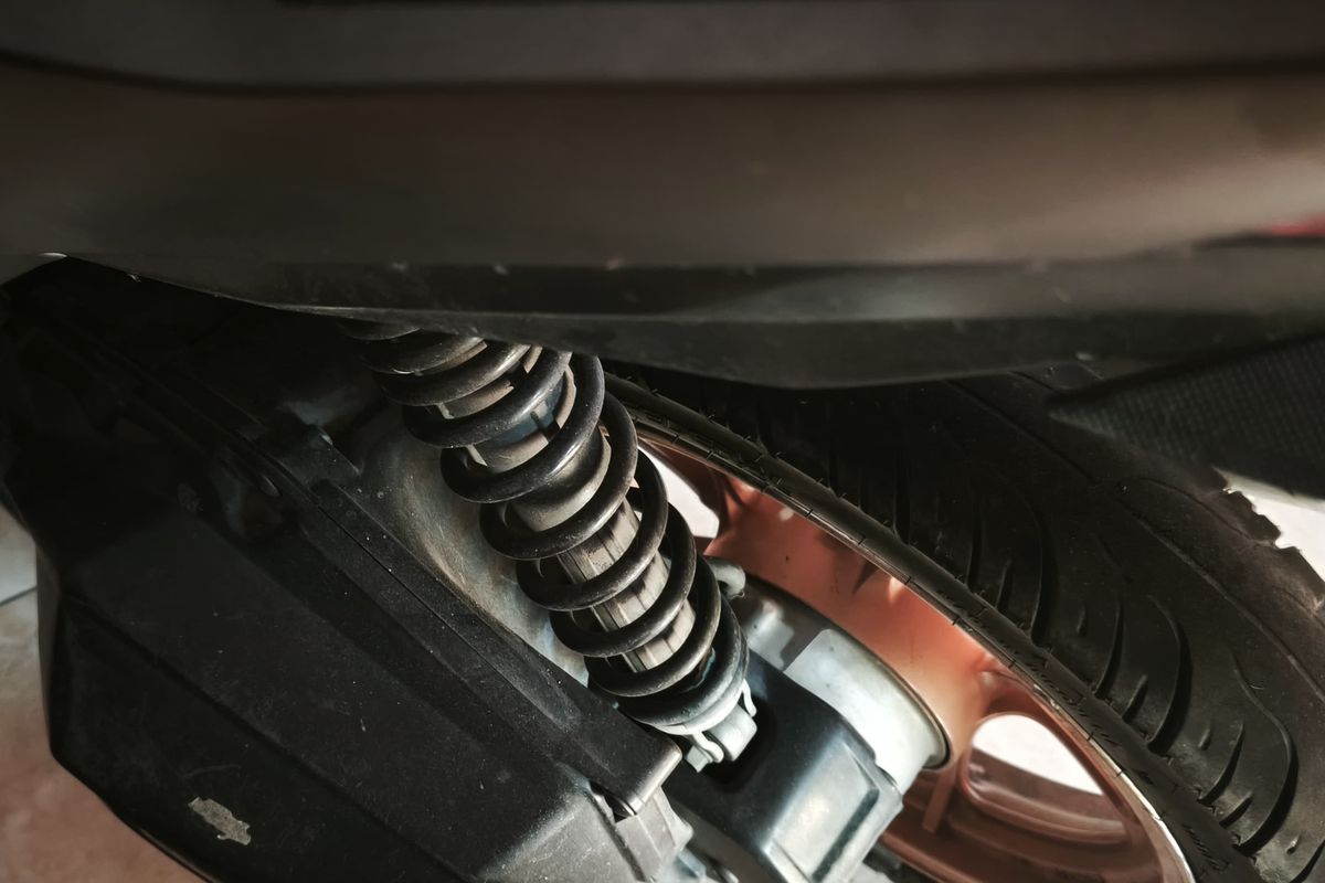sokbreker motor, Sokbreker motor rusak, Kebiasaan bikin sokbreker motor rusak, Kebiasaan Sepele yang Bisa Merusak Sokbreker Motor