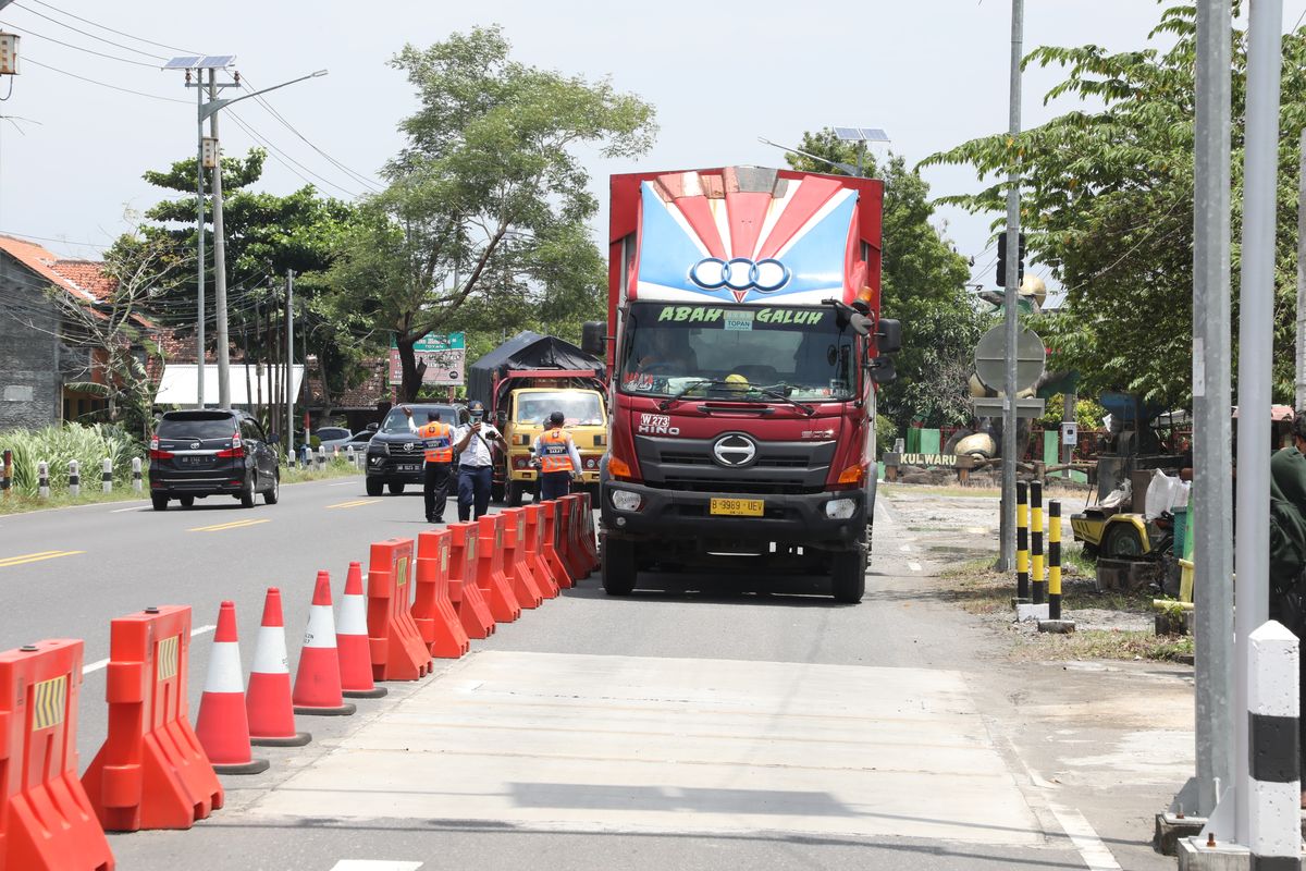jembatan timbang, kelebihan muatan, transportasi indonesia, Sistem Weigh In Motion, Rencana WIM di Jalan Tol, Tak Cukup Kendalikan Truk ODOL