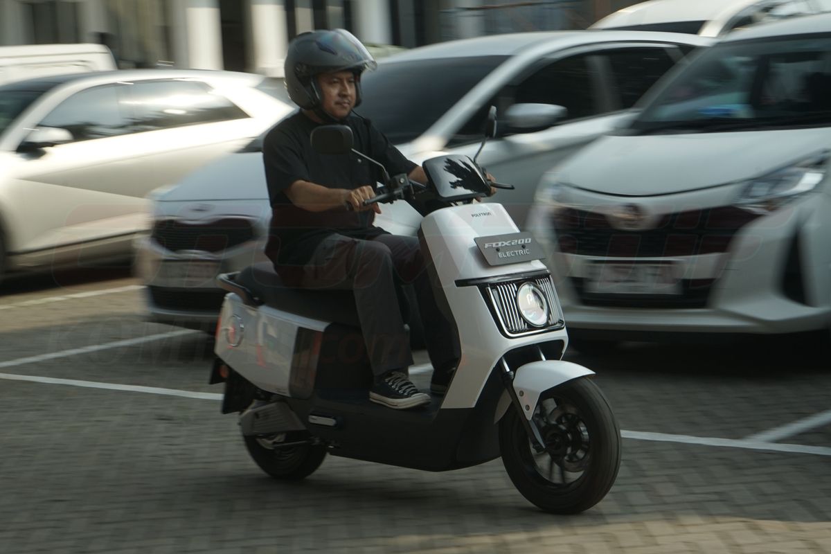 motor listrik, Test ride, motor listrik Polytron, Polytron Fox 200, Fox 200, Impresi Awal Coba Polytron Fox 200: Motor Listrik Ringkas dan Ringan