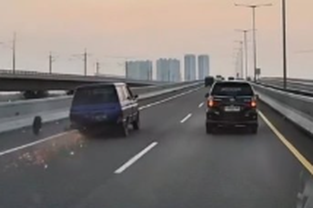 Roda mobil lepas, Penyebab roda mobil lepas, Roda belakang panther lepas, ban belakang lepas, Video Saat Ban Belakang Isuzu Panther Terlepas di Jalan Tol