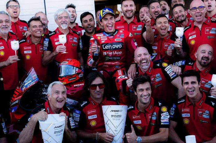 Marc Marquez, alex marquez, jadwal motogp, pecco bagnaia, motogp hungaria, hasil motogp hungaria, Panas! Pecco Bagnaia Terpuruk, Marc Marquez Pilih Bantu Adiknya Raih Posisi Runner Up