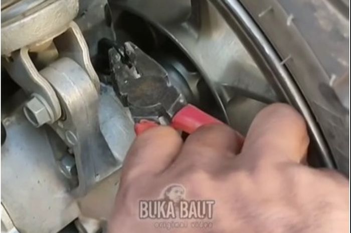 honda, oli gardan, ADV 150, buka.baut, Mekanik Spill Cara Gampang Mengganti Oli Gardan Honda ADV 150