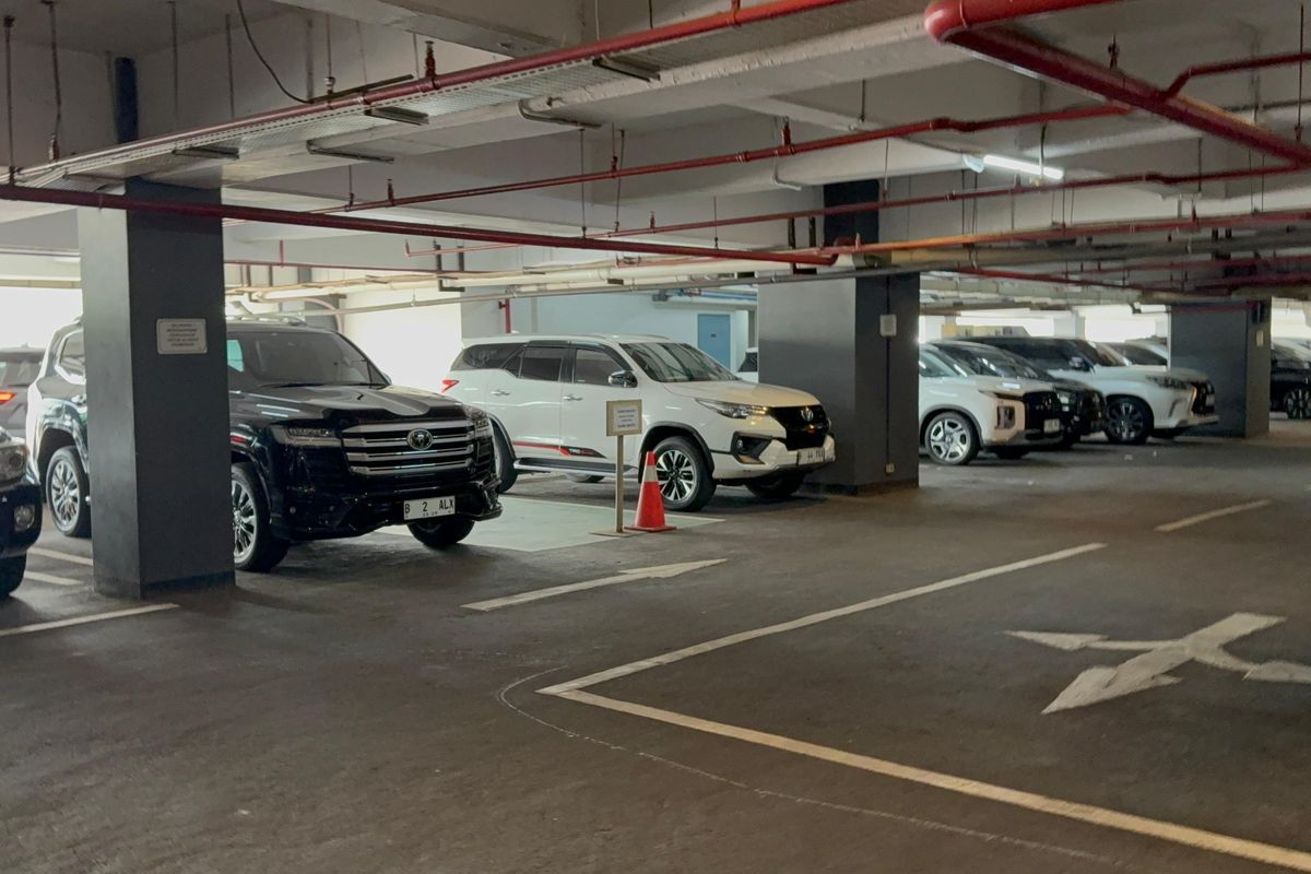 anggota dpr, pelat nomor kendaraan, plat nomor khusus, pelat nomor khusus anggota DPR, Sudah Bergaji Besar, Anggota DPR Masih Dapat Privilege Pelat Khusus
