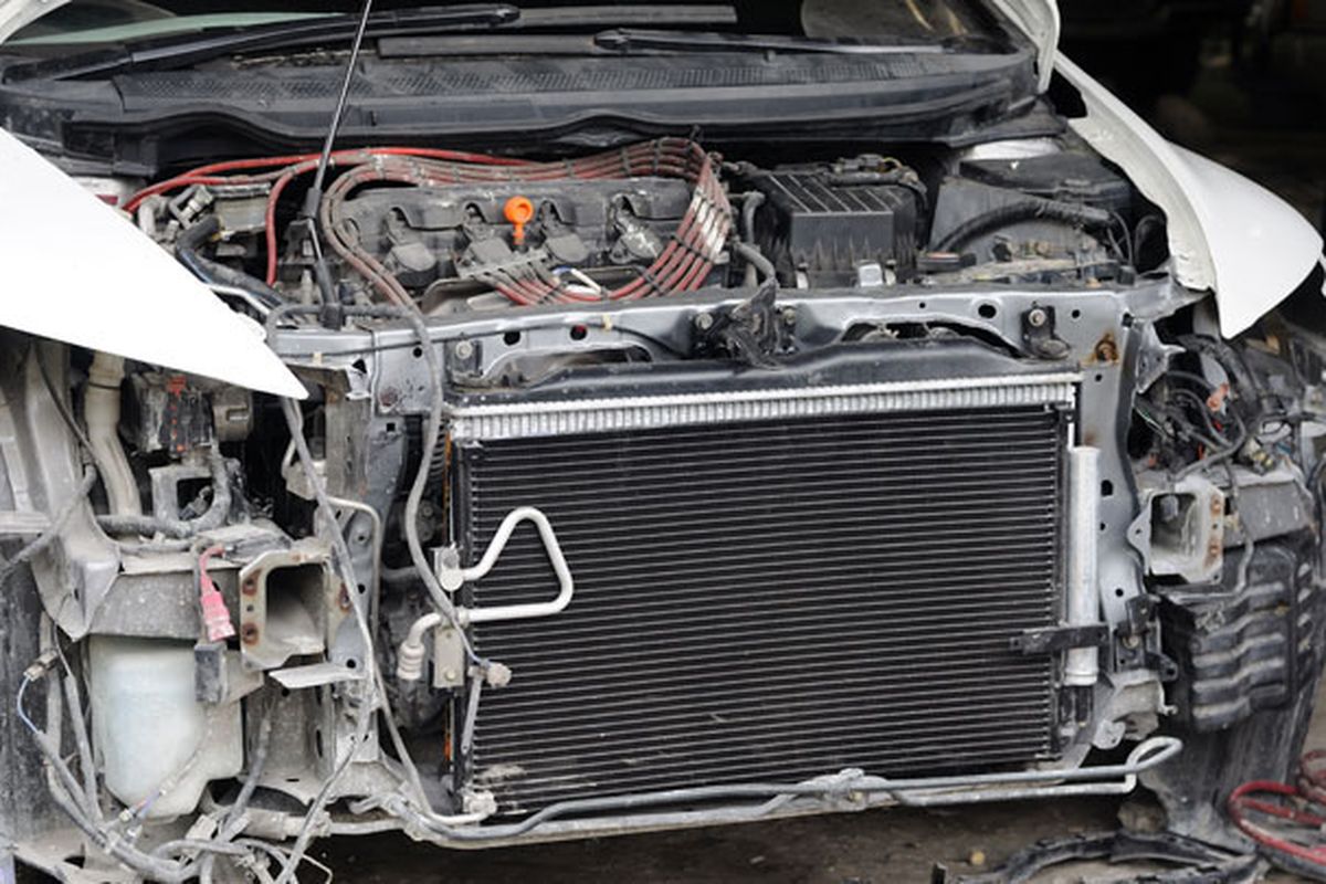 Kipas radiator, kemacetan lalu lintas, perawatan mesin, overheat mobil, Cara Mudah Cek Kipas Radiator untuk Hindari Overheat