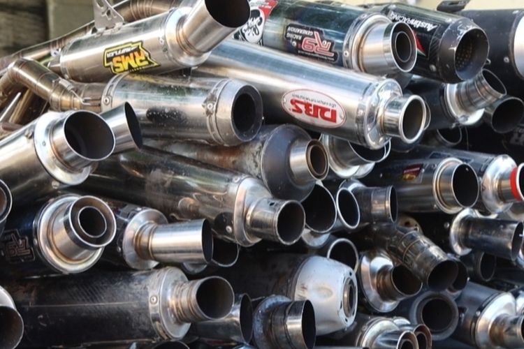 knalpot brong, Knalpot racing, knalpot aftermarket, knalpot standar, pengertian knalpot brong, Apa Efek Menggunakan Knalpot Brong pada Mesin Standar?