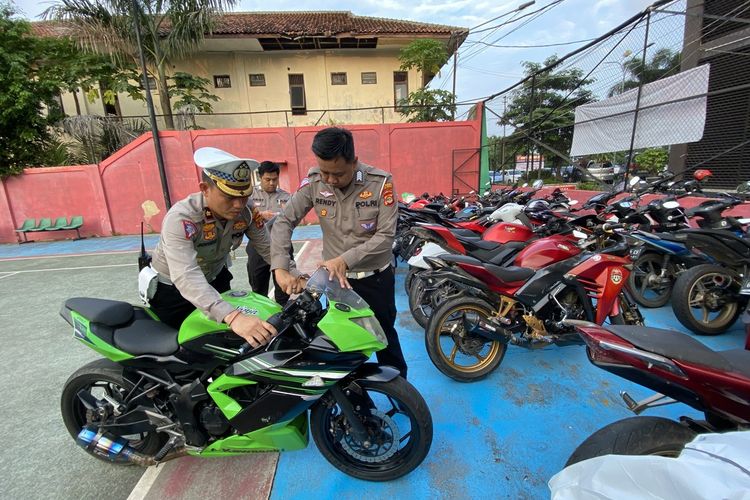 knalpot brong, Knalpot racing, knalpot aftermarket, knalpot standar, pengertian knalpot brong, Apa Efek Menggunakan Knalpot Brong pada Mesin Standar?