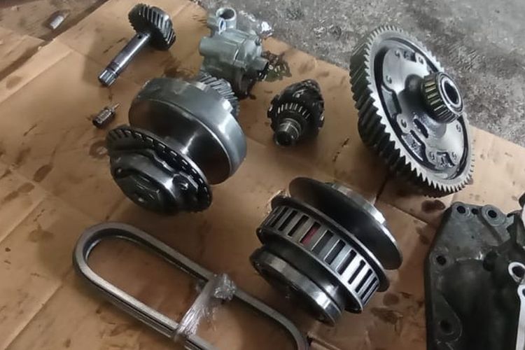 transmisi cvt, pemeriksaan mobil, perawatan rutin, Keausan CVT, Suara Berdengung pada CVT? Kenali Penyebabnya!