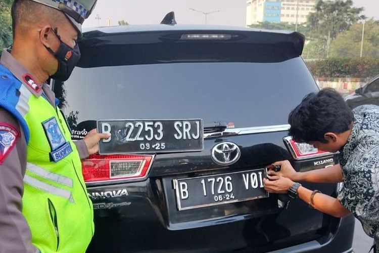 anggota dpr, pelat nomor, pelat nomor khusus, pelat nomor rahasia, pelat nomor anggota dpr, Anggota DPR Tidak Bisa Sembarangan Ganti Pelat Nomor