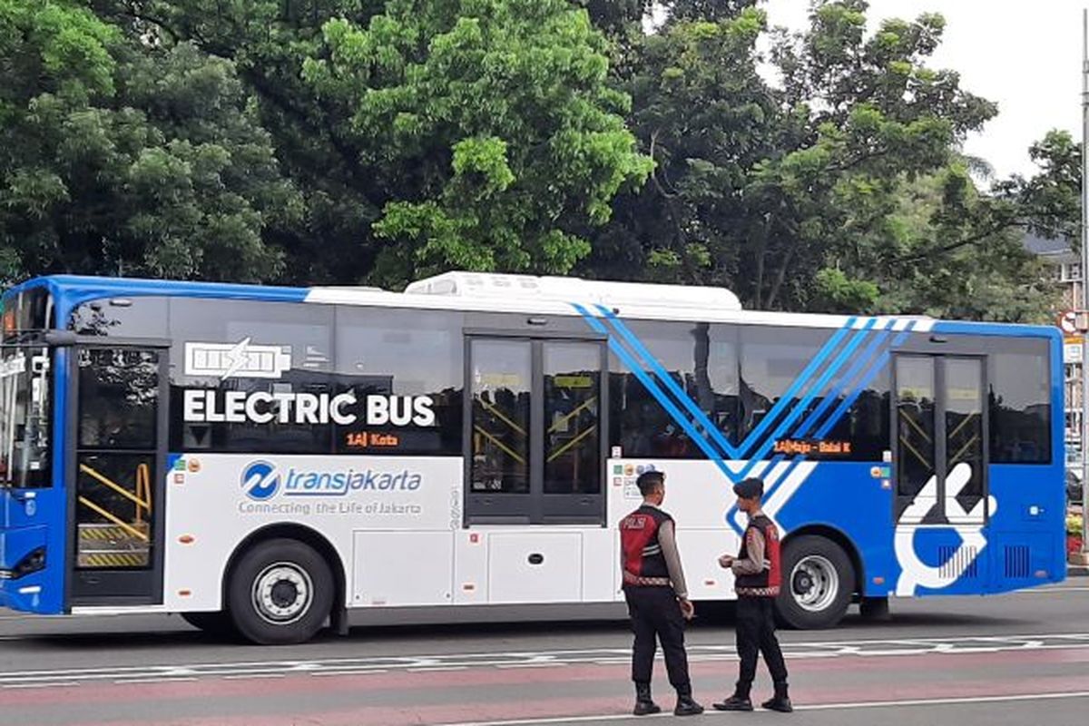 demo, transjakarta, Lalu Lintas, kendaraan bermotor, Transjakarta, Transjakarta Alihkan Sejumlah Rute Imbas Demo, Simak Rinciannya