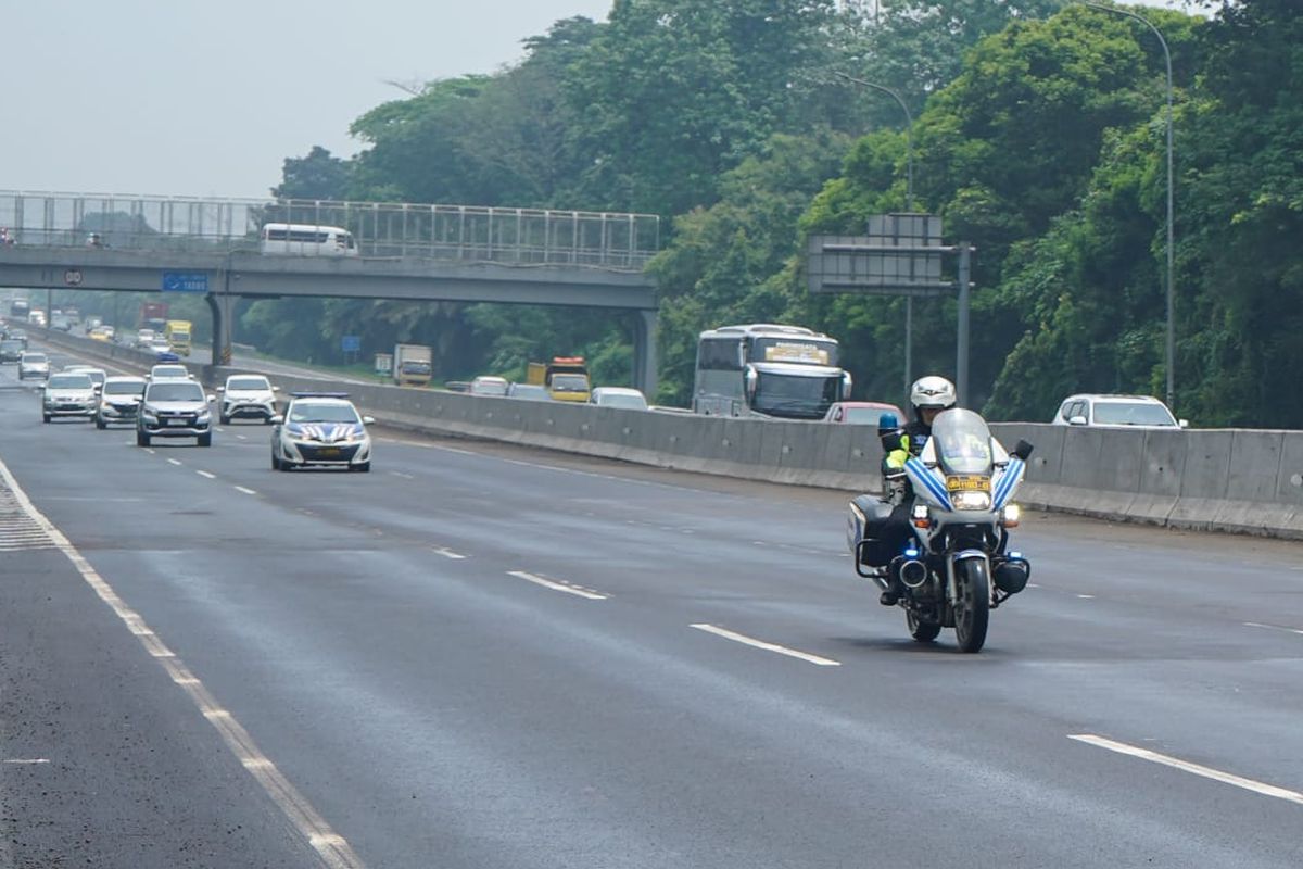 mengemudi di jalan tol, berkendara di jalan tol, kebiasaan buruk pengemudi, Kesalahan Pengemudi Saat Berkendara di Jalan Tol