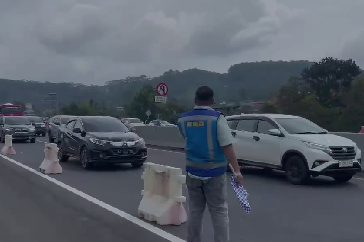 lokal, one way, tol Semarang-Solo, arus mudik, arus lalu lintas, Arus Mudik Padat, Titik One Way Lokal Tol Semarang-Solo Diperpanjang