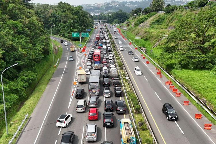 lokal, one way, tol Semarang-Solo, arus mudik, arus lalu lintas, Arus Mudik Padat, Titik One Way Lokal Tol Semarang-Solo Diperpanjang
