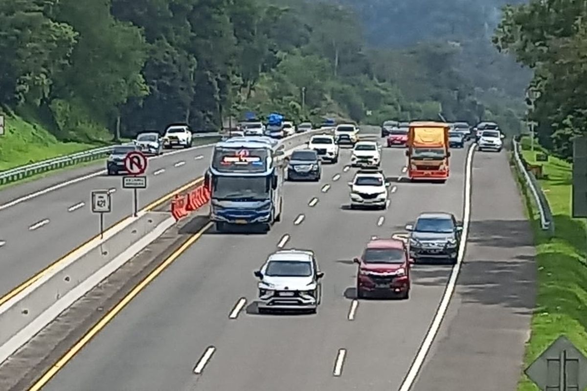 Mudik Lebaran, one way, arus mudik, mudik 2025, One Way di Jalan Tol Saat Mudik, Ini Keuntungan dan Risikonya