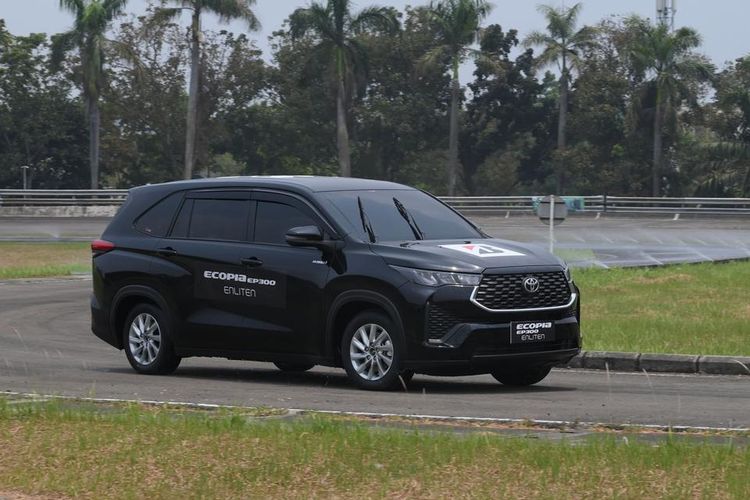 menikung aman, stabilitas kendaraan, teknik kemudi, kecepatan mobil, Teknik Menikung yang Aman untuk Pengemudi Mobil