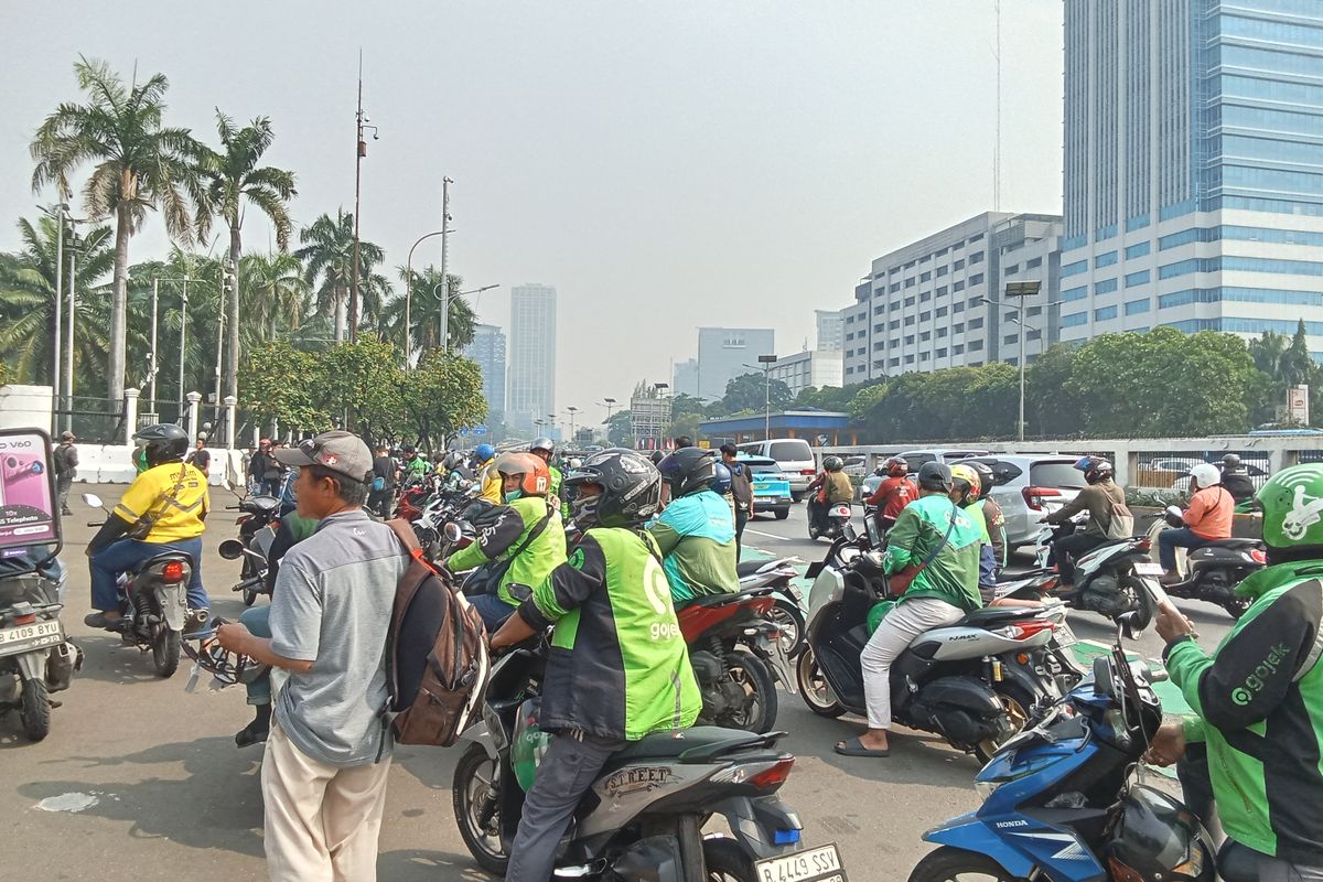 DPR RI, demonstrasi Jakarta, Kenaikan Tunjangan, Revolusi Rakyat Indonesia, Ada Demo di Depan Gedung DPR, Simak Rute Alternatif