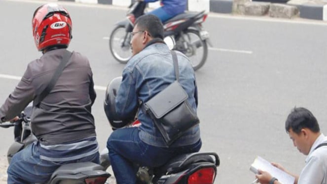 Ilustrasi debt collector atau mata elang. Ilustrasi debt collector atau mata elang.