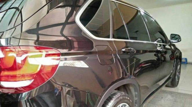 Goresan body mobil. Ilustrasi Goresan body mobil. Ilustrasi