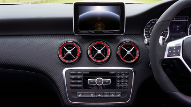 Ilustrasi dashboard mobil. Ilustrasi dashboard mobil.