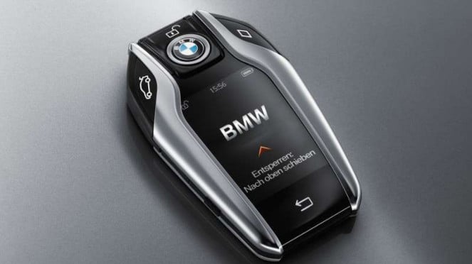 Kunci remote BMW Seri 7 terbaru yang dilengkapi dengan immobilizer. Kunci remote BMW Seri 7 terbaru yang dilengkapi dengan immobilizer.