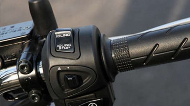 Fitur idling stop pada motor. Fitur idling stop pada motor.
