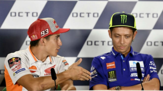 Valentino Rossi saat menolak menjabat tangan Marc Marquez Valentino Rossi saat menolak menjabat tangan Marc Marquez