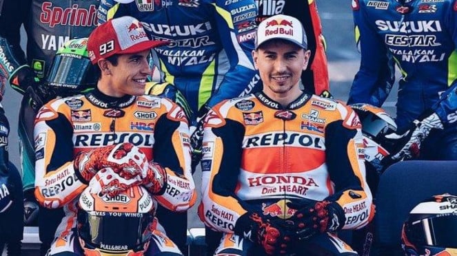 Pembalap tim Repsol Honda, Jorge Lorenzo (kanan) dan Marc Marquez (kiri) Pembalap tim Repsol Honda, Jorge Lorenzo (kanan) dan Marc Marquez (kiri)