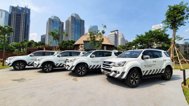 Mewahnya Diler Mobil Baru di Mampang