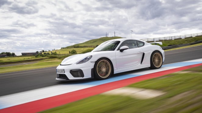 Porsche 718 Cayman GT4 Porsche 718 Cayman GT4
