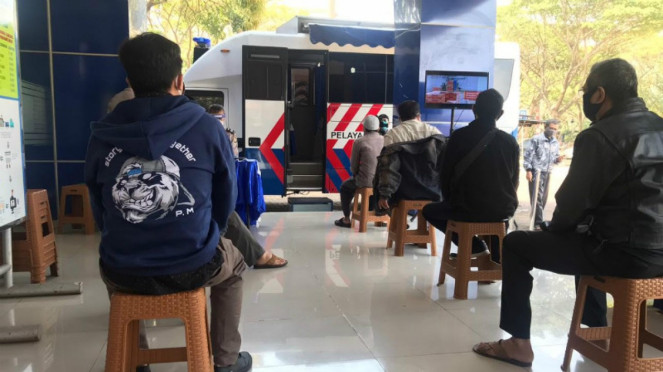 Pelayanan SIM Keliling di Satpas SIM Daan Mogot Pelayanan SIM Keliling di Satpas SIM Daan Mogot