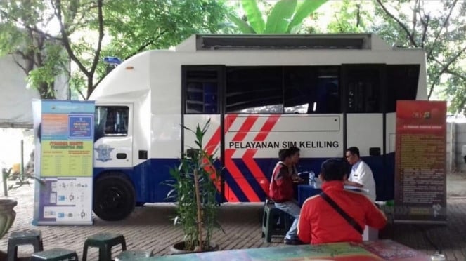 Mobil SIM Keliling. Mobil SIM Keliling.