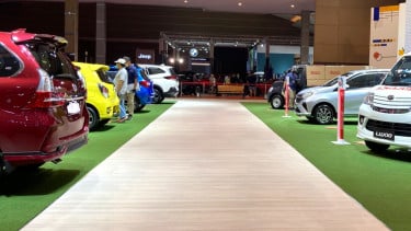 Ilustrasi pameran mobil.