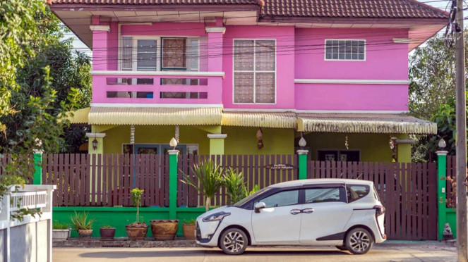 Ilustrasi parkir mobil tanpa garasi. Ilustrasi parkir mobil tanpa garasi.