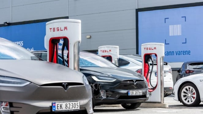 Mobil Tesla. Mobil Tesla.