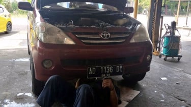 Cat Mobil Bengkel Resmi vs Umum, Mana Lebih Untung?