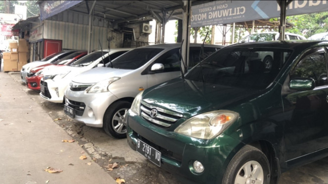 Ilustrasi mobil bekas Ilustrasi mobil bekas