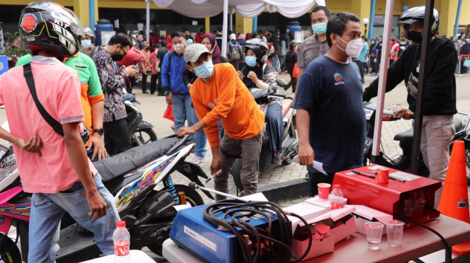 Pemprov DKI Jakarta terus menggelar uji emisi bagi pemilik kendaraan. Pemprov DKI Jakarta terus menggelar uji emisi bagi pemilik kendaraan.
