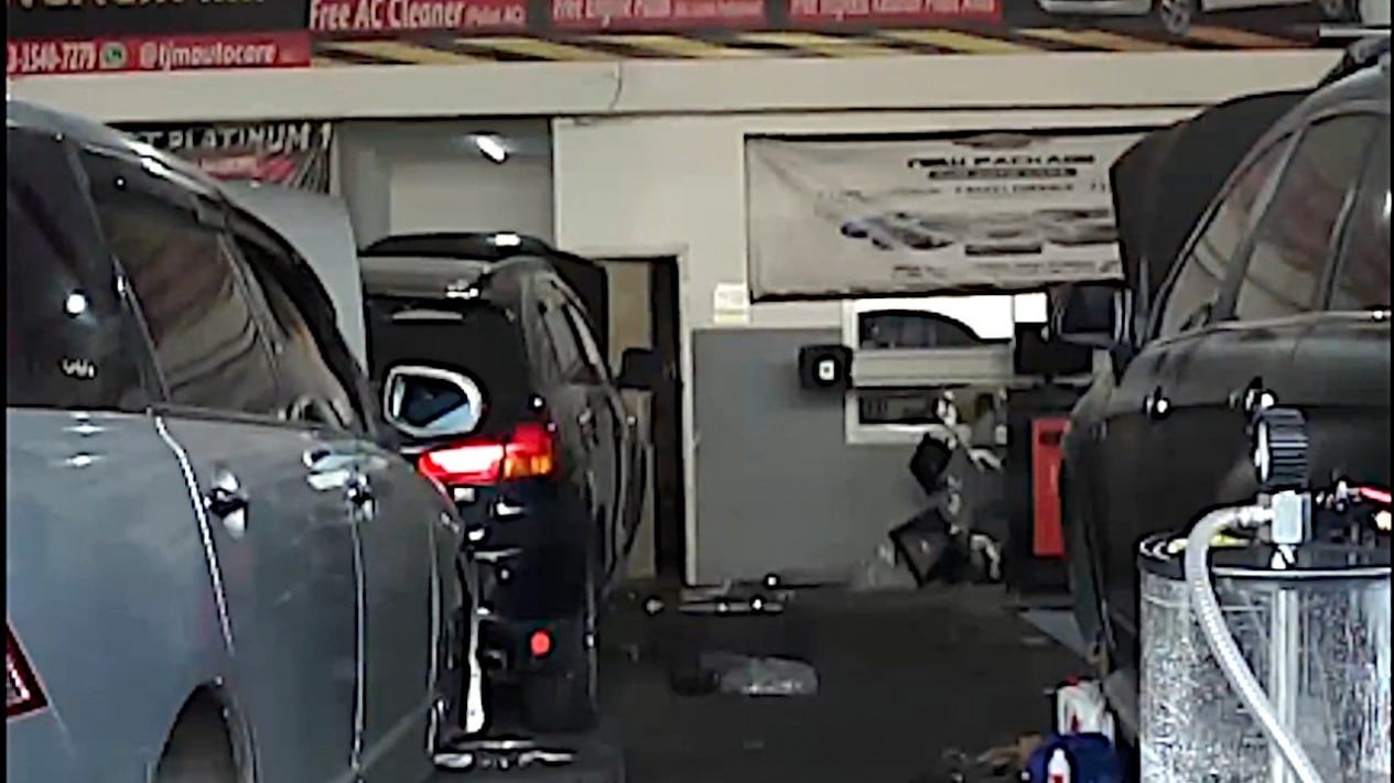 Mobil Ditahan Bengkel? Jangan Panik, Ini Hak Konsumen yang Wajib Anda Ketahui