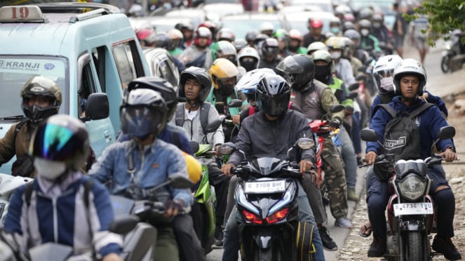 Pengguna sepeda motor Pengguna sepeda motor