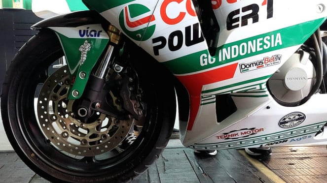 detail of Alex Rins motorcycle with Batik patterned in MotoGP 2023 detail of Alex Rins motorcycle with Batik patterned in MotoGP 2023