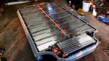 Biaya Ganti Baterai Mobil Listrik Tesla Bisa Lebih Mahal dari Harga Mobilnya