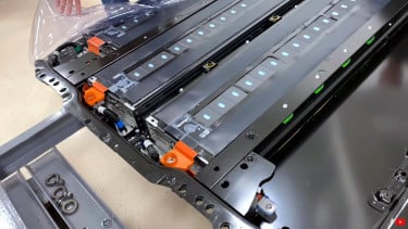 Overcapacity Baterai EV: Pasar Lambat, Pabrik Banyak