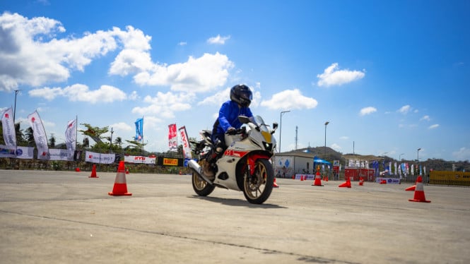 Yamaha R15 Connected Series di Mandalika