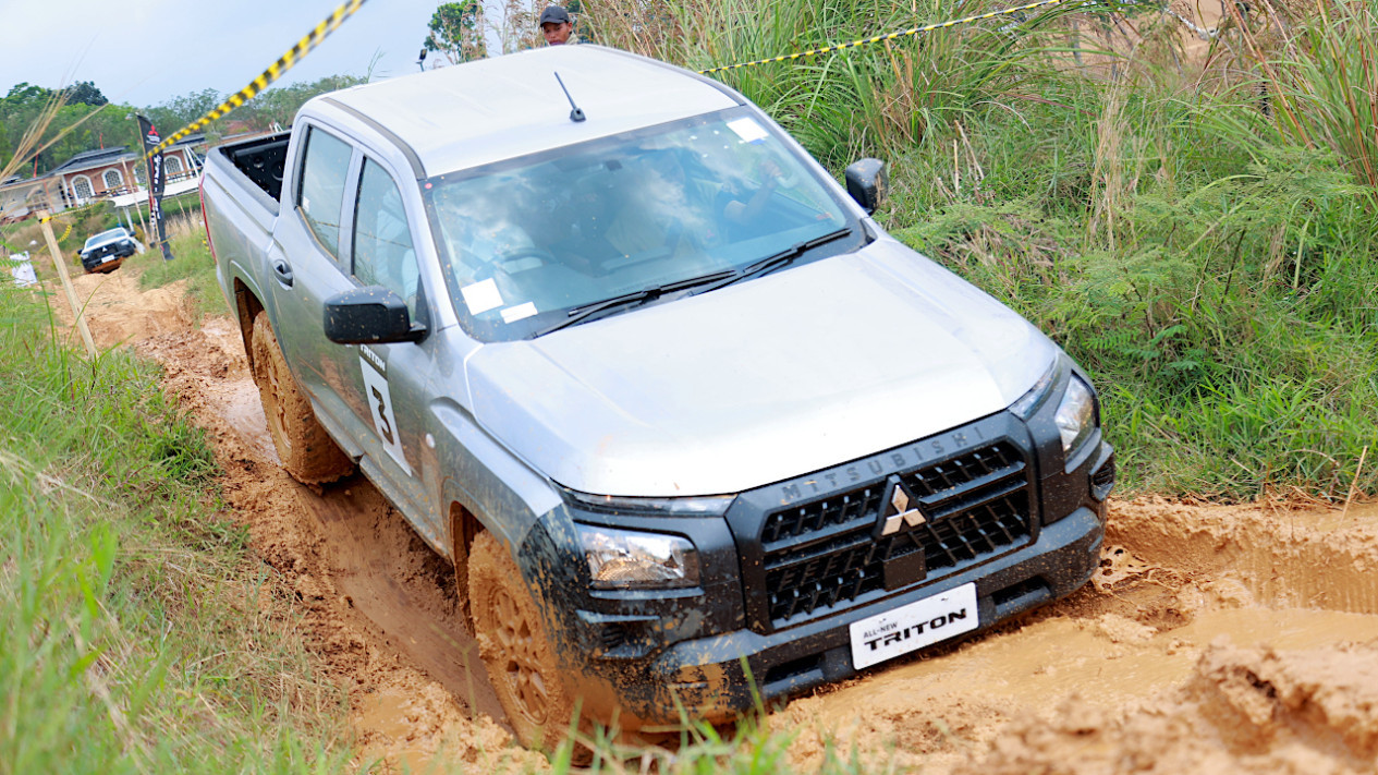 Bukan Mobil Pekerja Lagi! Pikap Double Cabin Bertransformasi Jadi Mobil Lifestyle